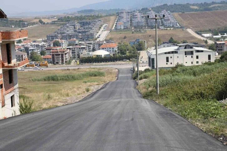 Kemer Köprü Caddesi ve Öğretmen İbrahim Uslu Sokak’ta asfalt çalışmaları tamamlandı
