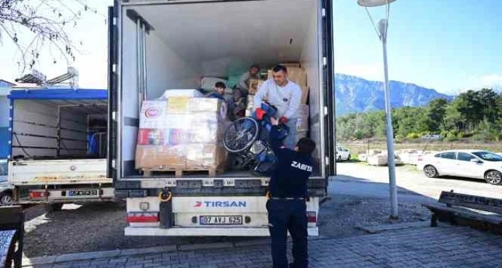 Kemer’den iki yardım tırı daha yola çıktı