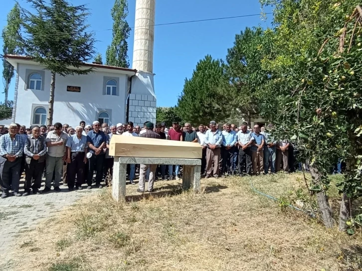 Keneden vefat eden kişi defnedildi
