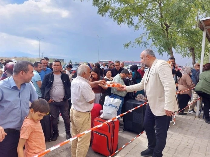 Kente gelen üniversite öğrencilerini Kasapoğlu karşıladı
