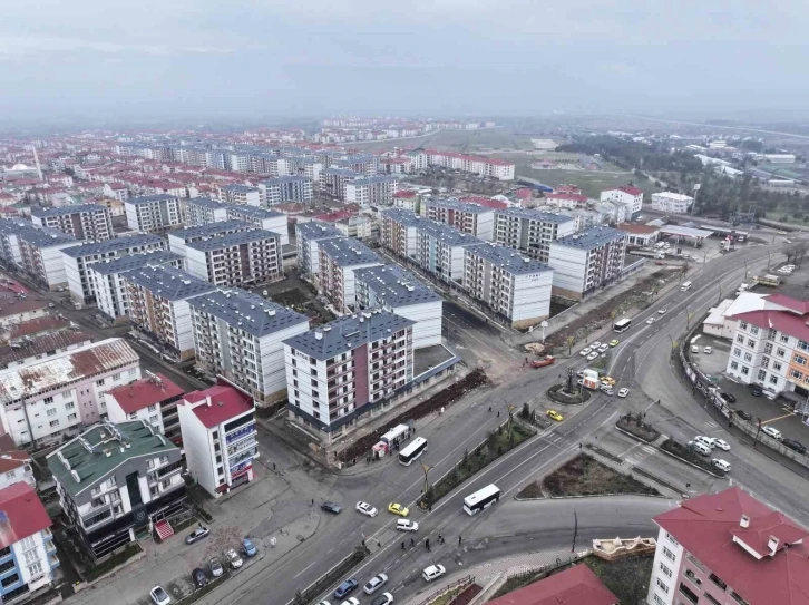 Kentsel dönüşüm alanındaki yollar trafiğe açıldı
