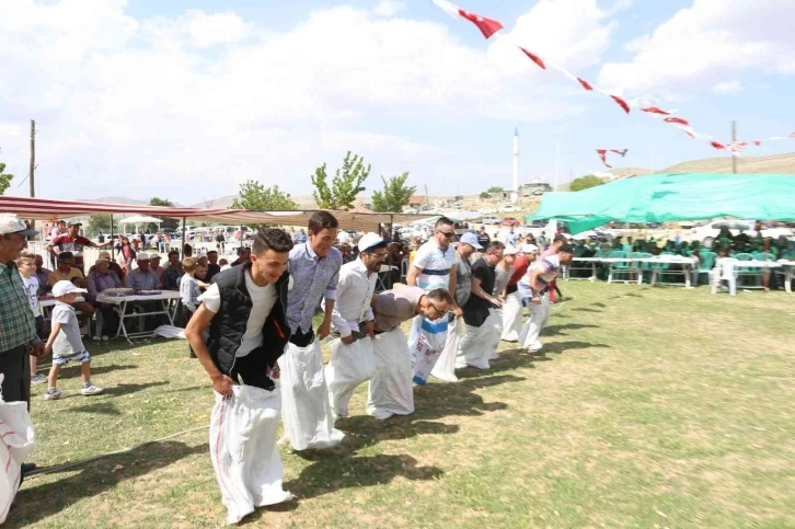 Kepez Belediye Başkanı Tütüncü,  Beğiş Yaylası’nda pilav şenliğine katıldı
