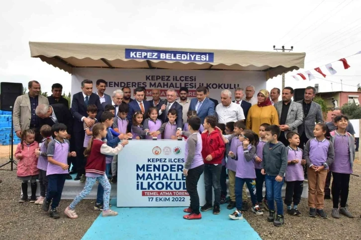 Kepez’de 32 derslikli okulun temeli öğrencilerle atıldı
