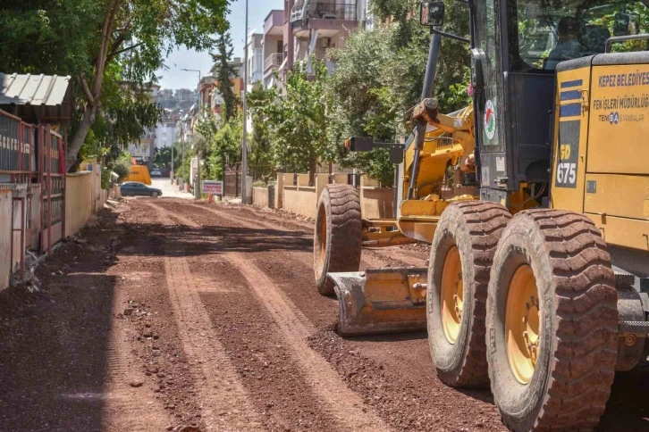 Kepez Gündoğdu’nun asfaltını yeniliyor
