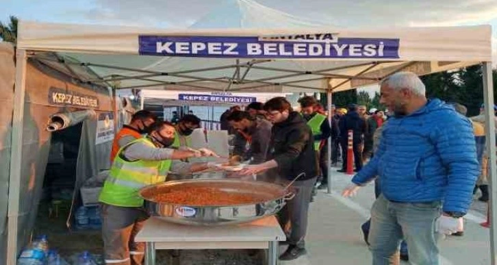 Kepez’in 8 Sahra Mutfağından günde 30 bin kişiye sıcak yemek