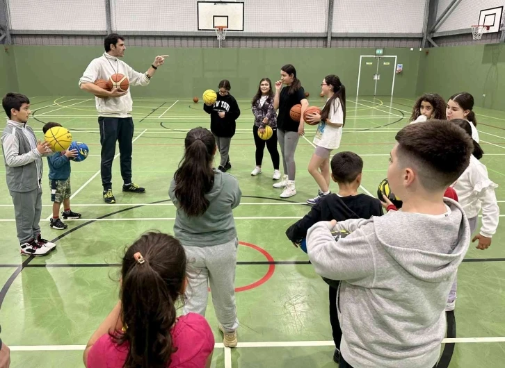 Kerem Gönlüm: “Filenin Sultanları, başarılarıyla 12 Dev Adam’ın önüne geçti”
