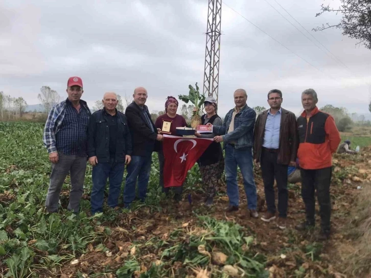 Keşan’da kadın çiftçilere plaket ve hediye çeki
