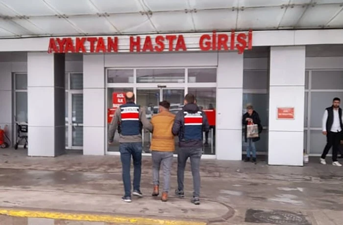 Kesinleşmiş hapis cezası bulunan 2 firari şahıs jandarma ekiplerince yakalandı
