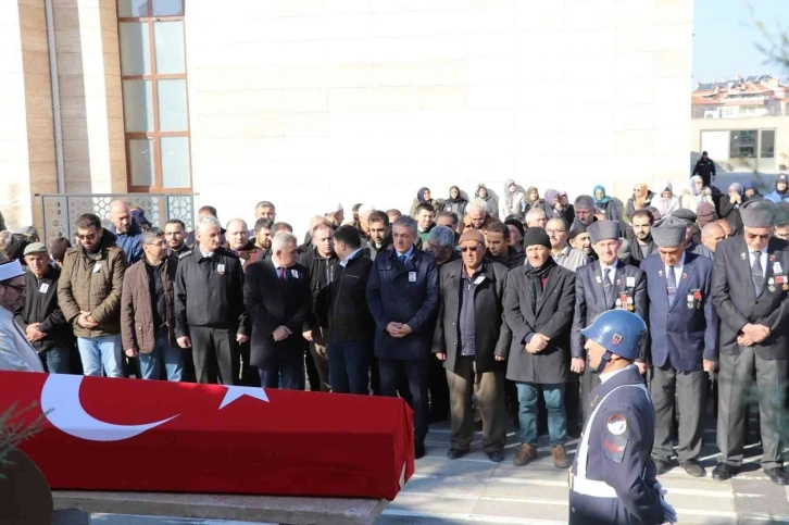 Kıbrıs gazisi askeri törenle son yolculuğuna uğurlandı
