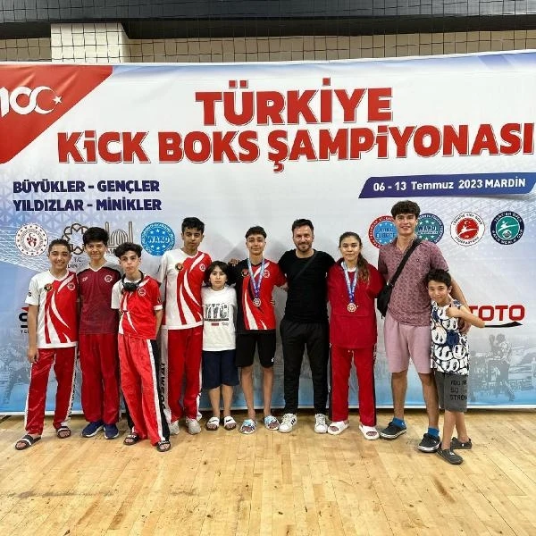 Kick Boks Türkiye Şampiyonasından 35 madalya ile döndüler