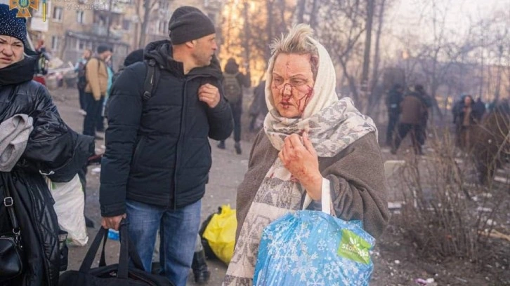 Kiev’in Podil semtine bu sabah füze parçası düştü: 1 ölü