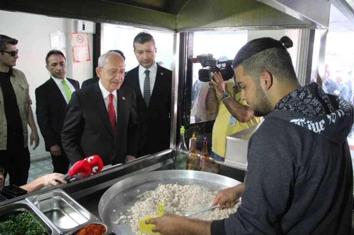 Kılıçdaroğlu, Bucak’ta esnaf ziyaretinde bulundu
