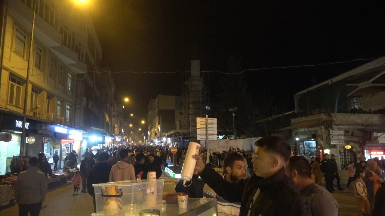 Kilis caddeleri iftar sonrası İstiklal Caddesi’ni aratmıyor
