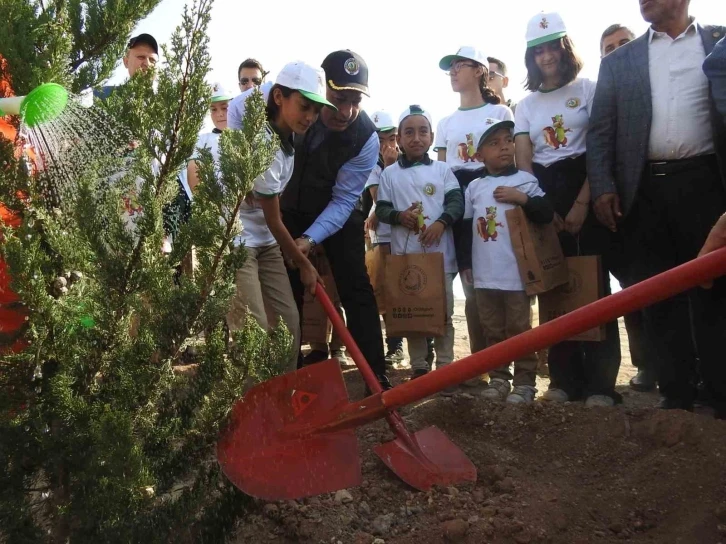 Kilis’te fidanlar toprakla buluştu
