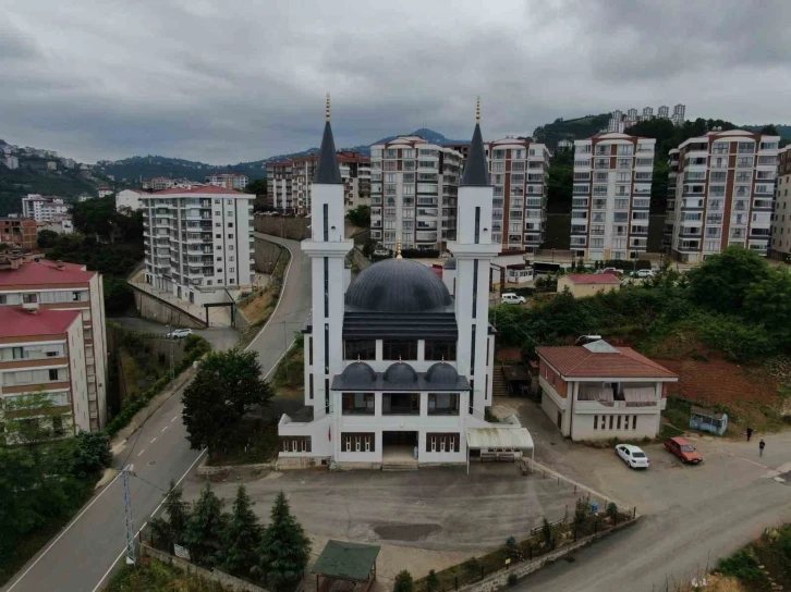 Kiliseye benzetildiği için inşaatı duran cami 18 yıl sonra bitirildi
