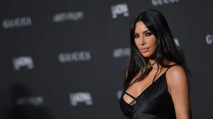 Kim Kardashian bir türlü durulmuyor! Soyunma odasından iç çamaşırıyla yaptığı paylaşım fena