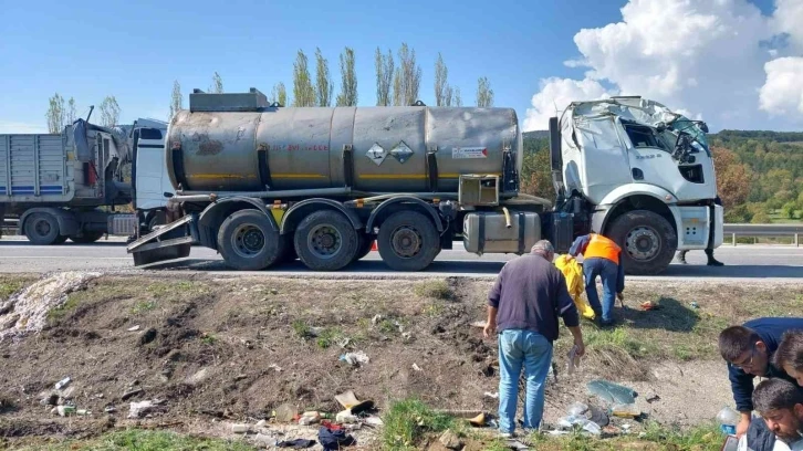 Kimyasal madde yüklü tanker devrildi, korku dolu anlar yaşandı
