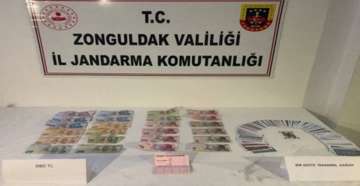 Kıraathanede kumar ve alkol operasyonu
