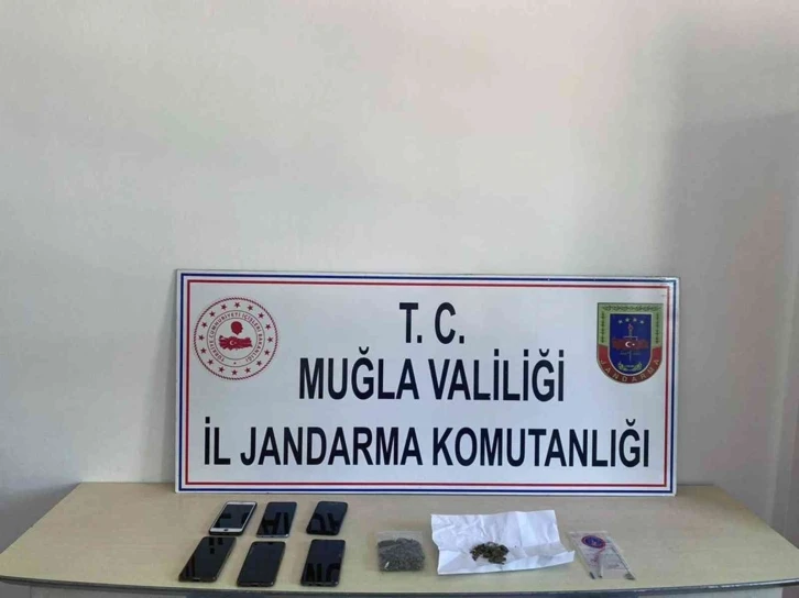 Kiralık villada uyuşturucu partisine operasyon
