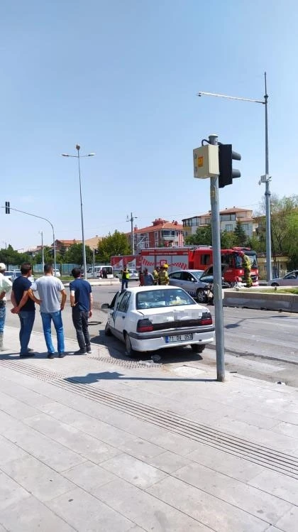 Kırıkkale’de iki otomobil çarpıştı: 2 yaralı
