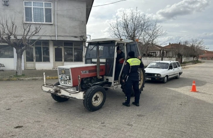 Kırklareli’de traktör sürücüleri bilgilendirildi
