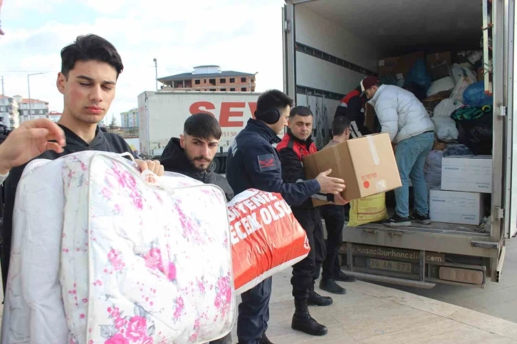 Kırklareli’nde deprem bölgelerine gönül köprüsü: 9 bin 239 çadır ve konteyner gönderildi
