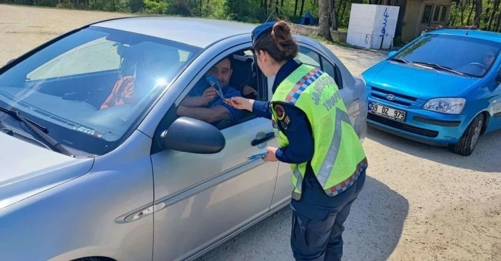 Kırklareli’nde Jandarma, sürücüleri hem denetledi hem bilgilendirdi
