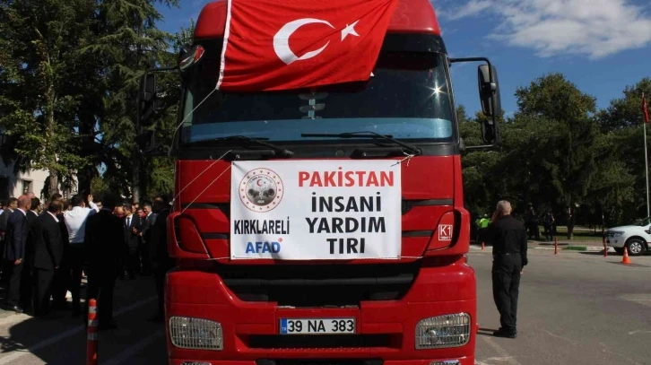 Kırklareli’nde Pakistan’a yardım tırı dualarla yola çıktı
