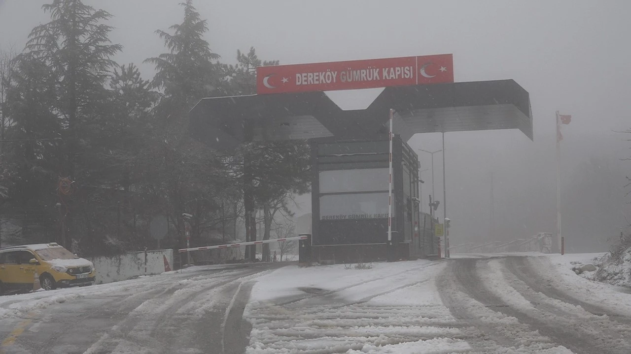 Kırklareli’nin yüksek kesimlerinde kar yağışı etkili oluyor
