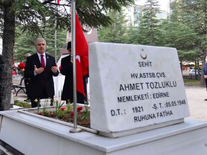 Kırşehir’de bayram arifesinde hüzünlü şehitlik ziyareti
