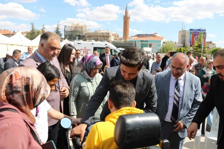 Kırşehir’de engelli vatandaşlara 82 akülü ve 65 tekerlekli sandalye dağıtıldı
