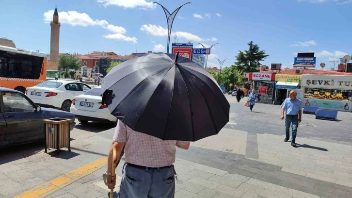 Kırşehir’de hava sıcaklıkları vatandaşları bunalttı
