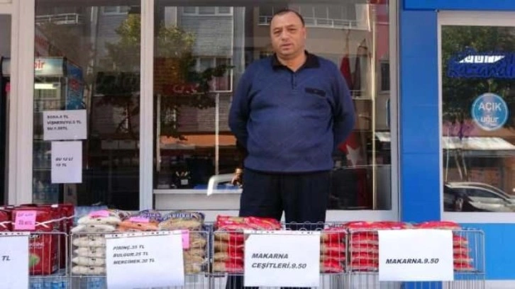 Kırtasiyeci, zincir marketlere tepki için gıda malzemesi satıyor