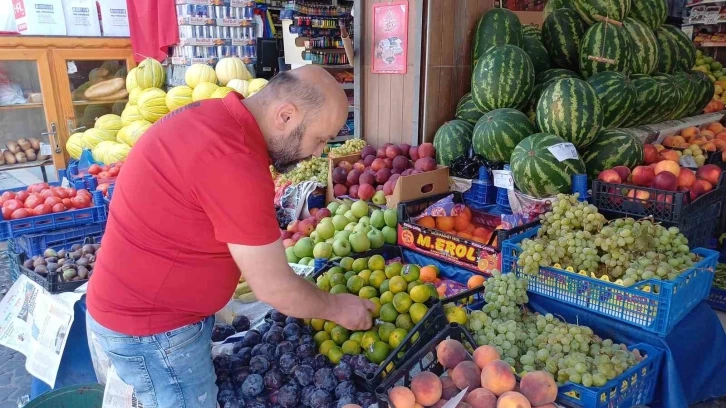 Kış meyveleri manav tezgahlarında yerini almaya başladı
