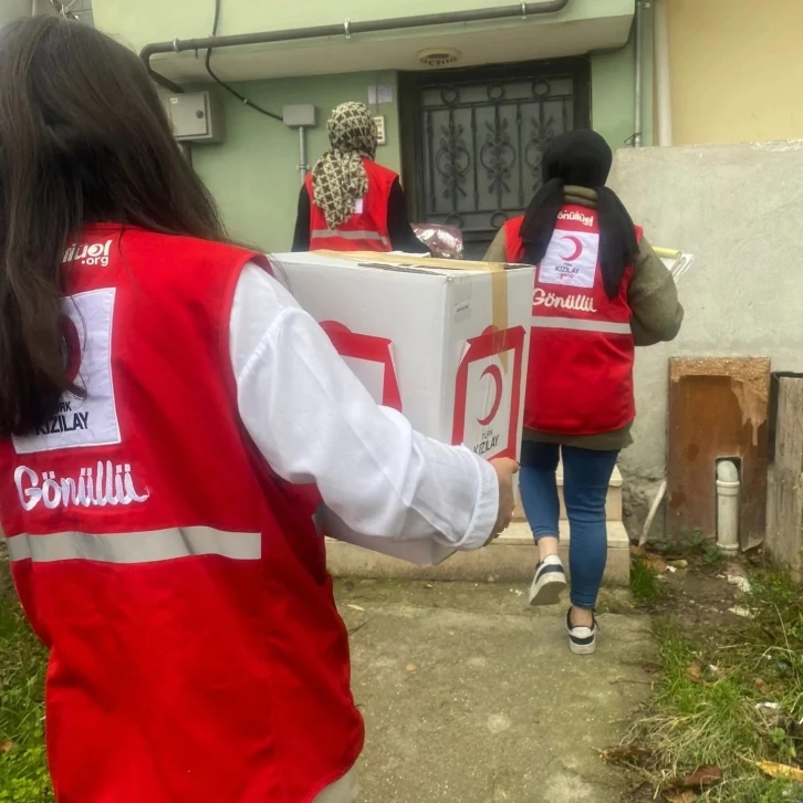 Kızılay gönüllüleri desteklerine devam ediyor
