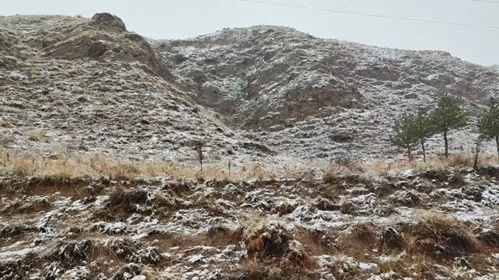 Kızıldağ Geçidi beyaz örtüsüne kavuştu
