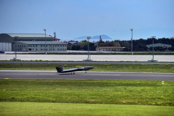 KIZILELMA Teknofest 2023’e katılmak için Atatürk Havalimanı’na geldi