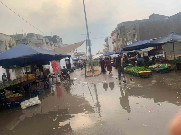 Kızıltepe’de sağanak yağış yolları göle çevirdi
