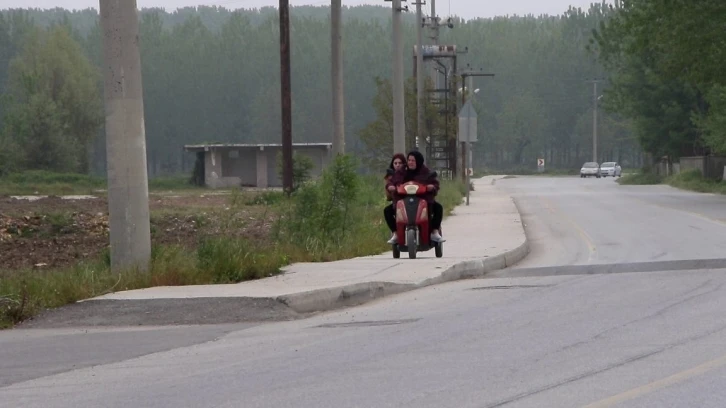 Kızının eğitimi için yağmur çamur demeden kilometrelerce yol kat ediyor
