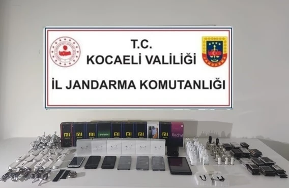 Kocaeli’de 200 bin lira değerinde kaçak elektronik ürün ele geçirildi
