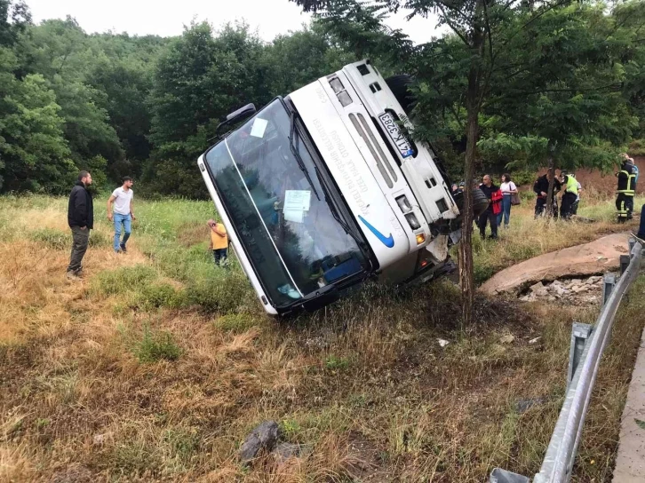 Kocaeli’de otobüs şarampole yuvarlandı: Çok sayıda yaralı var
