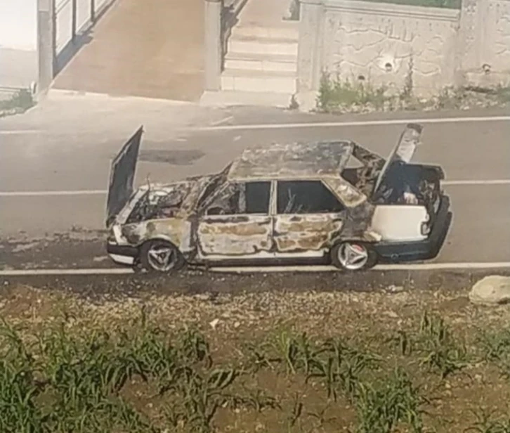 Kocaeli’de park halindeki araçta yangın
