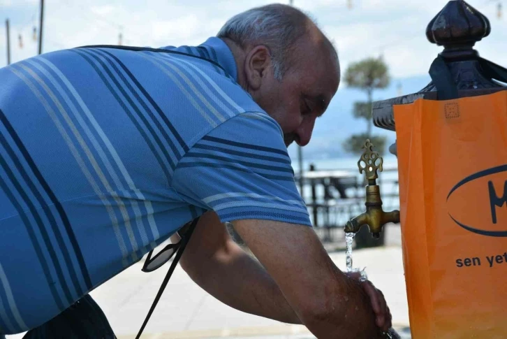 Kocaeli’de sıcaktan bunalan soluğu sahilde aldı
