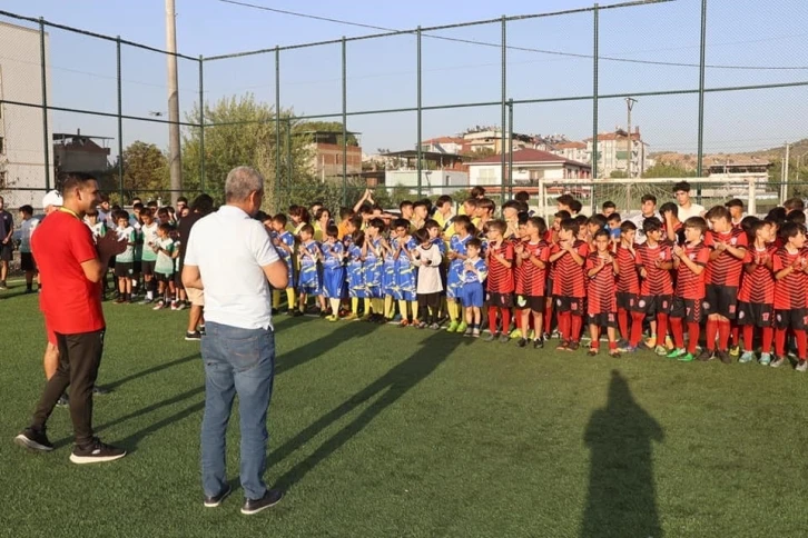 Koçarlı Belediyesi 200 futbolcuyu Yaz Sonu Futbol Şenliği’nde buluşturdu
