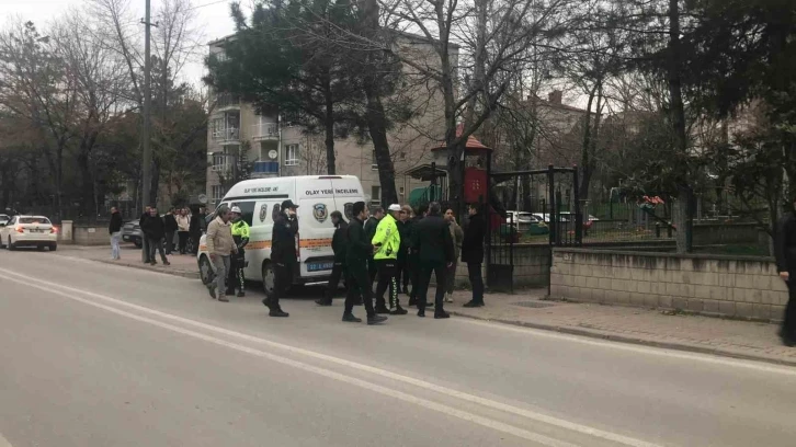 Komiser, eski eşini tabancayla vurarak öldürdü
