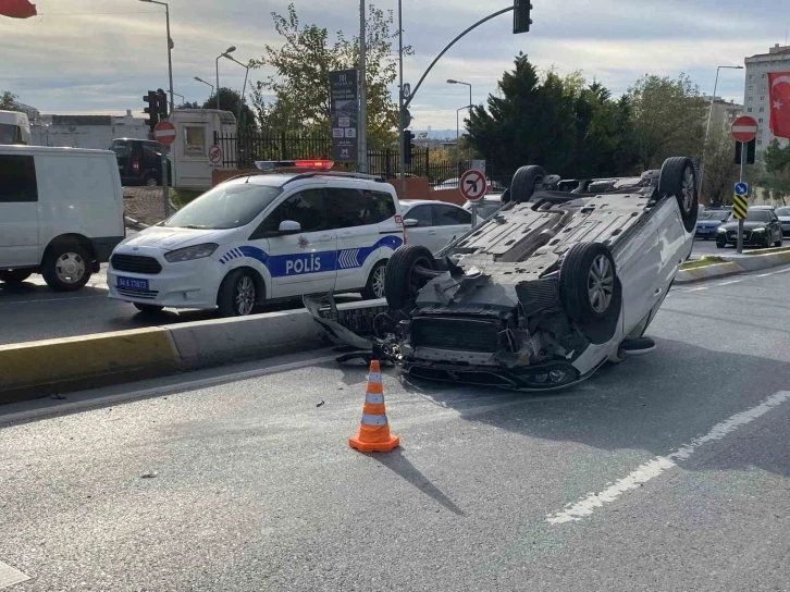 Kontrolden çıkan araç otomobile çarparak takla attı: 1  yaralı
