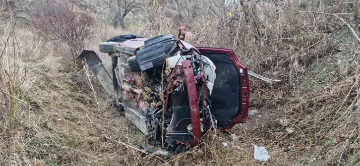 Kontrolden çıkan otomobil dere yatağına uçtu: 4 yaralı
