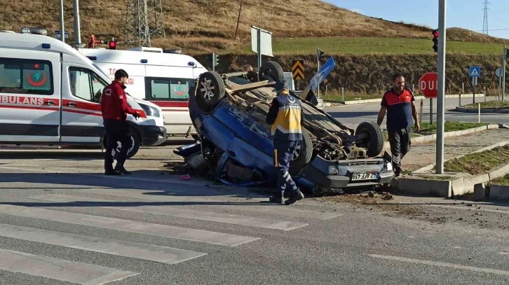 Kontrolden çıkan otomobil devrildi: 3 yaralı
