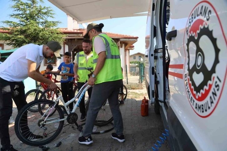 Konya Büyükşehir bisiklet tamircisi olmayan mahallelere "Bisbulans" ile hizmet götürüyor
