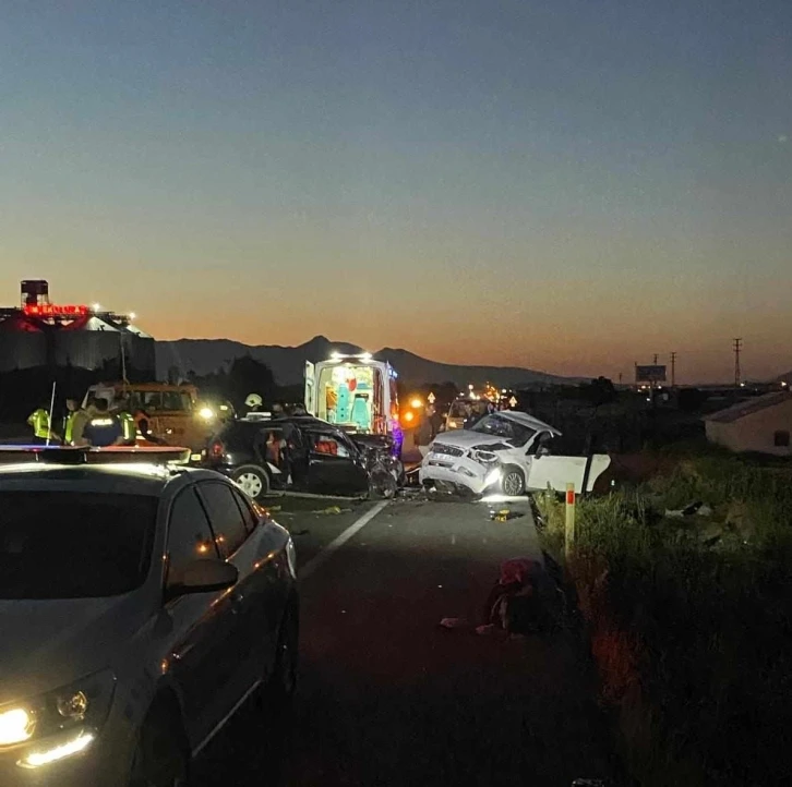 Konya’da 2 otomobil çarpıştı: 4 ölü, 2 çocuk yaralı
